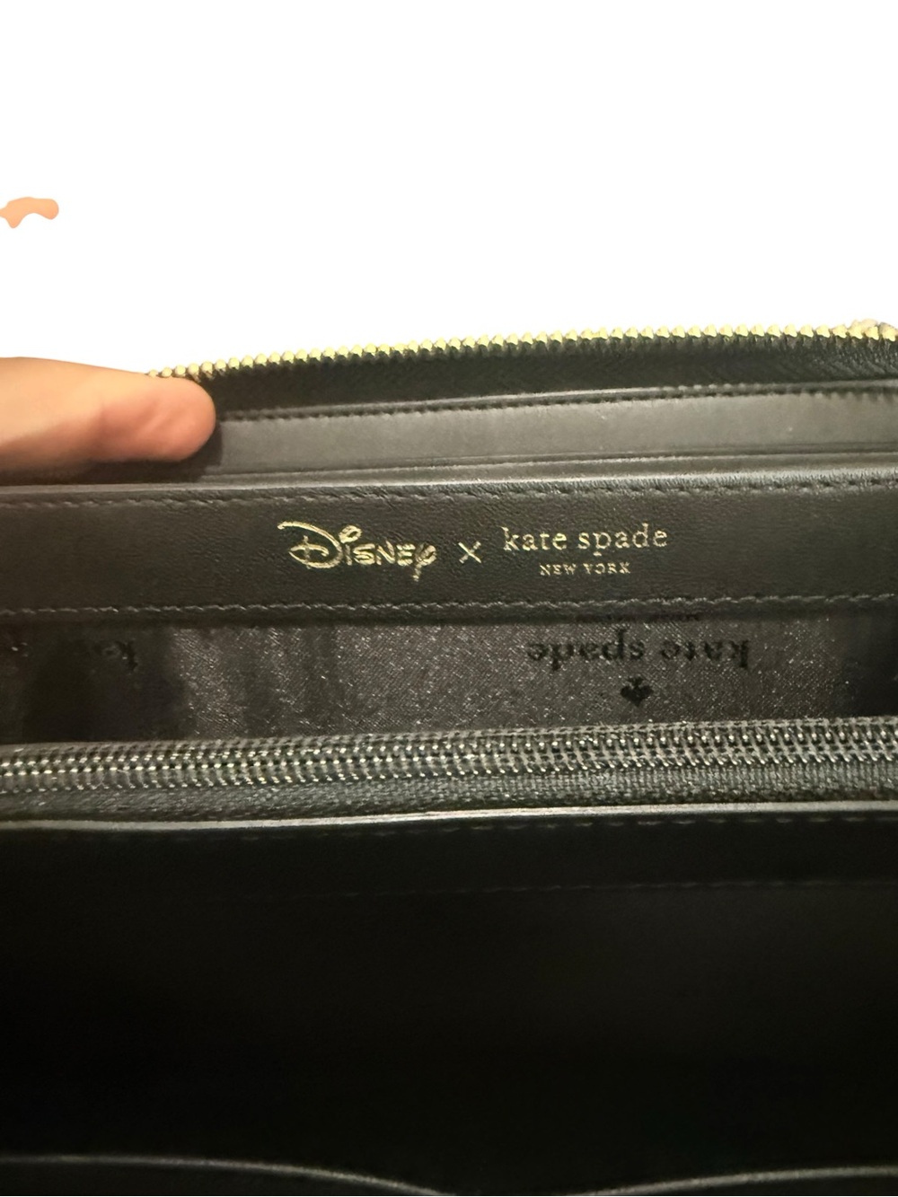 kate spade Disney x Kate Spade Minnie Comic Zip Wallet - Beige/Red/Black - Picture 5 of 7